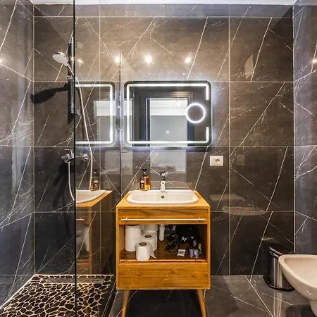 Skyline 5br Near Air Albania Stadium By Pikhost Appartement *
