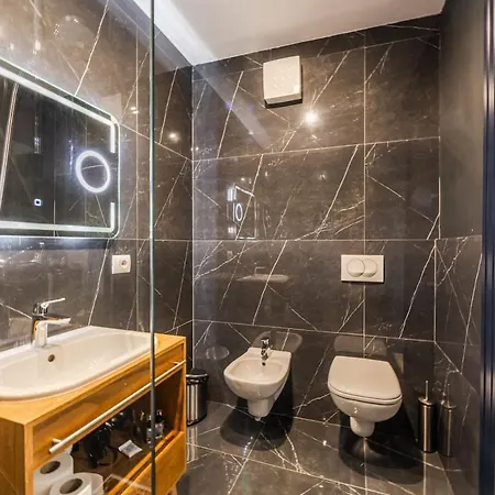 Skyline 5br Near Air Albania Stadium By Pikhost *