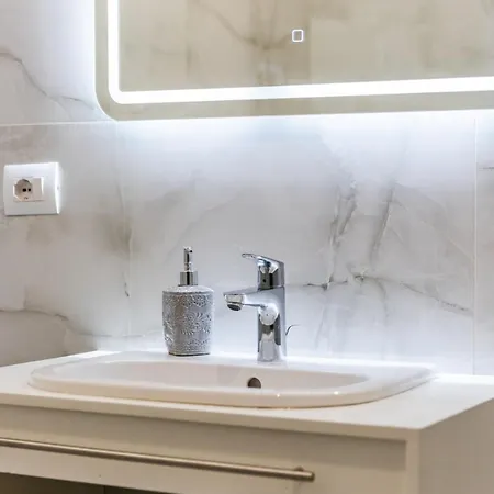 Skyline 5br Near Air Albania Stadium By Pikhost Appartement *