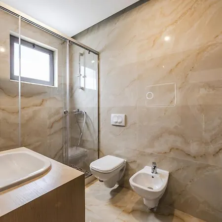 Skyline 5br Near Air Albania Stadium By Pikhost Appartement