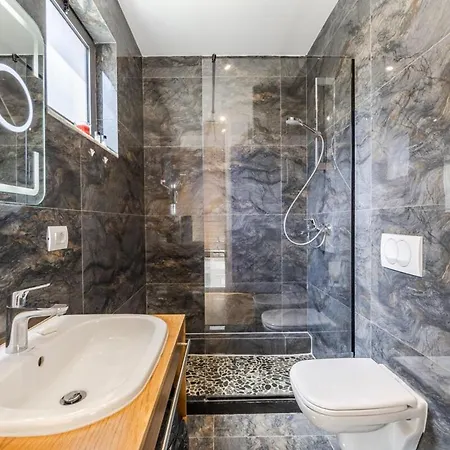 Skyline 5br Near Air Albania Stadium By Pikhost Appartement Tirana